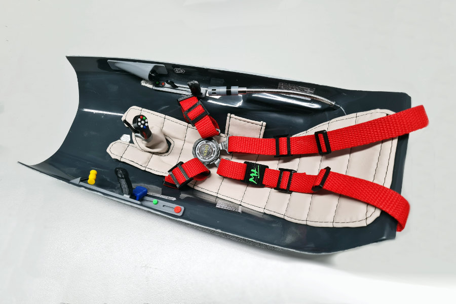 Cockpitausbau + fertige Cockpits