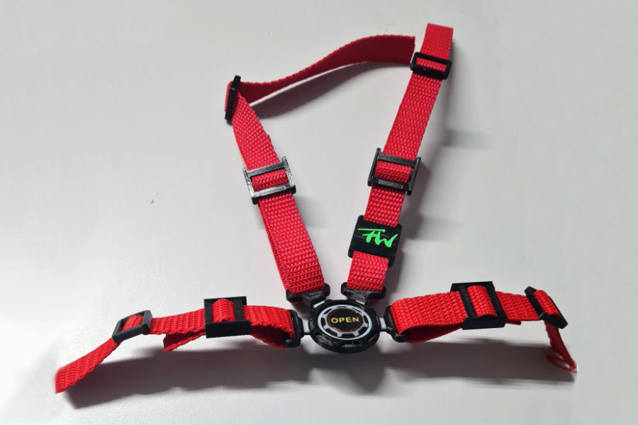 Cockpitausbau + fertige Cockpits